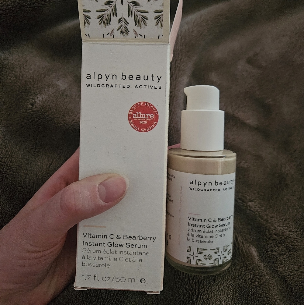 NWT Alpyn Beauty Vitamin C and Bearberry Instant Glow Serum